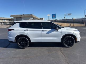 Used 2023 Mitsubishi Outlander SE video 2