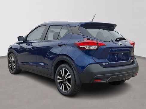 Used 2019 Nissan Kicks SV FWD image 4