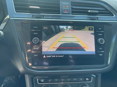 Used 2018 Volkswagen Tiguan SE AWD/4WD image 17