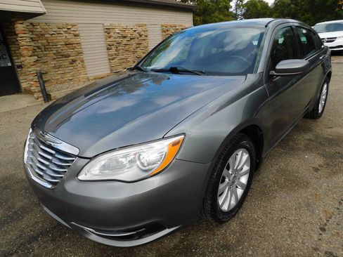 Used 2013 Chrysler 200 Touring image 4
