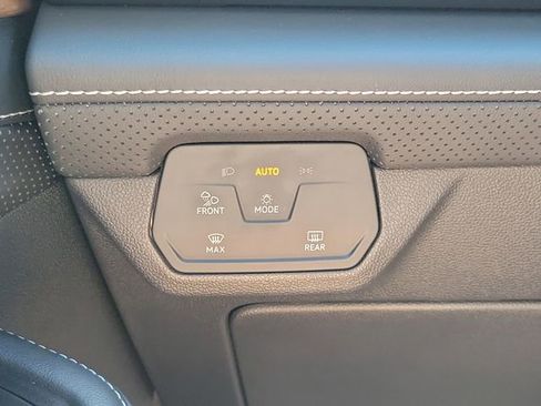 Used 2025 Volkswagen Atlas SE AWD/4WD image 28