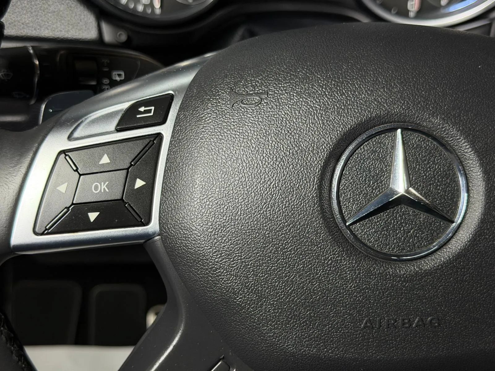 Used 2015 Mercedes-Benz G 63 AMG 4MATIC image 35