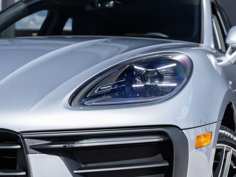 Certified 2026 Porsche Macan AWD/4WD image 20