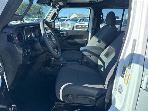 Used 2024 Jeep Wrangler Unlimited Rubicon w/ Convenience Group image 15