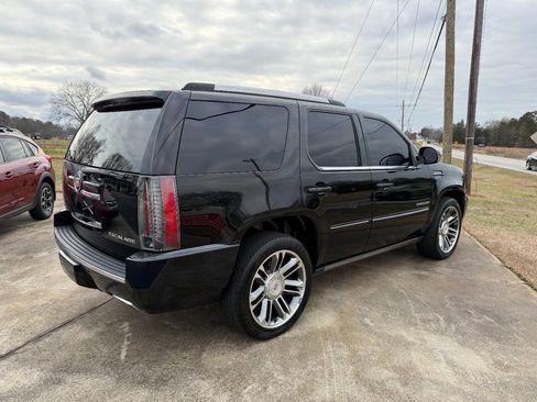 Used 2013 Cadillac Escalade Premium image 4