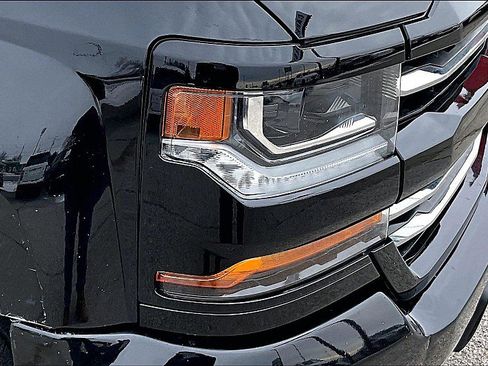 Used 2018 Chevrolet Silverado 1500 LT w/ Redline Edition AWD/4WD image 31