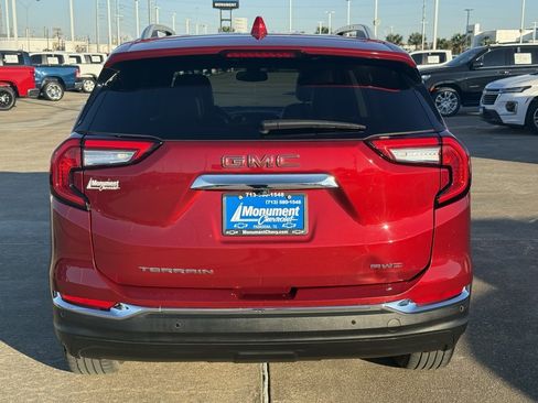 Used 2022 GMC Terrain SLT w/ Infotainment Package II image 12