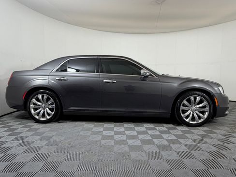 Used 2019 Chrysler 300 Limited RWD image 8