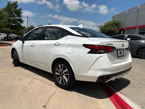 Used 2025 Nissan Versa SV FWD image 8