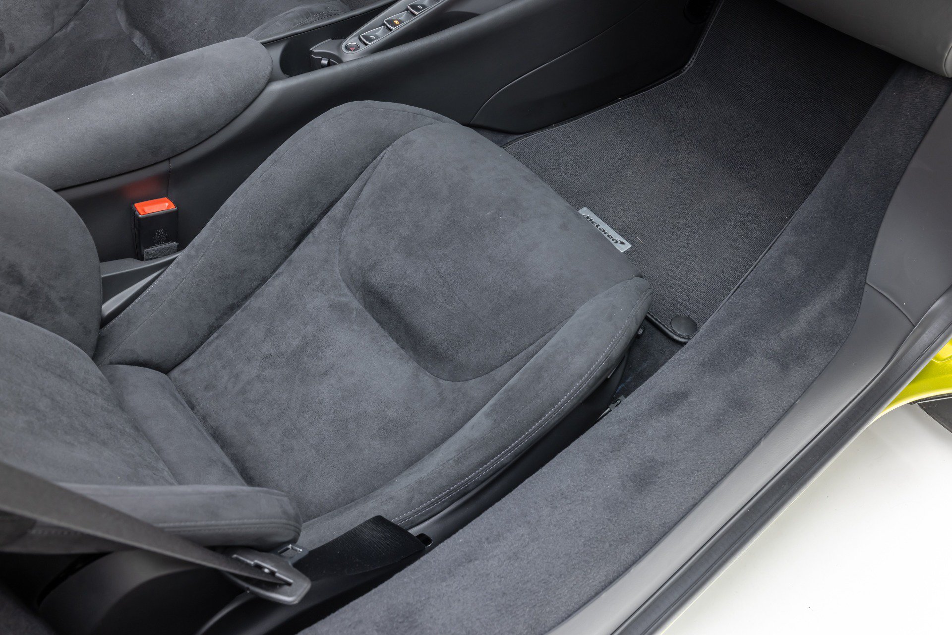 Used 2025 McLaren Artura Spider RWD image 48