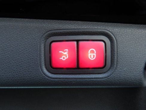 Used 2020 Mercedes-Benz E 350 4MATIC Sedan image 18