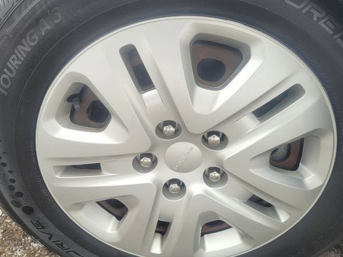 Used 2018 Dodge Grand Caravan SE w/ UConnect Hands-Free Group image 38