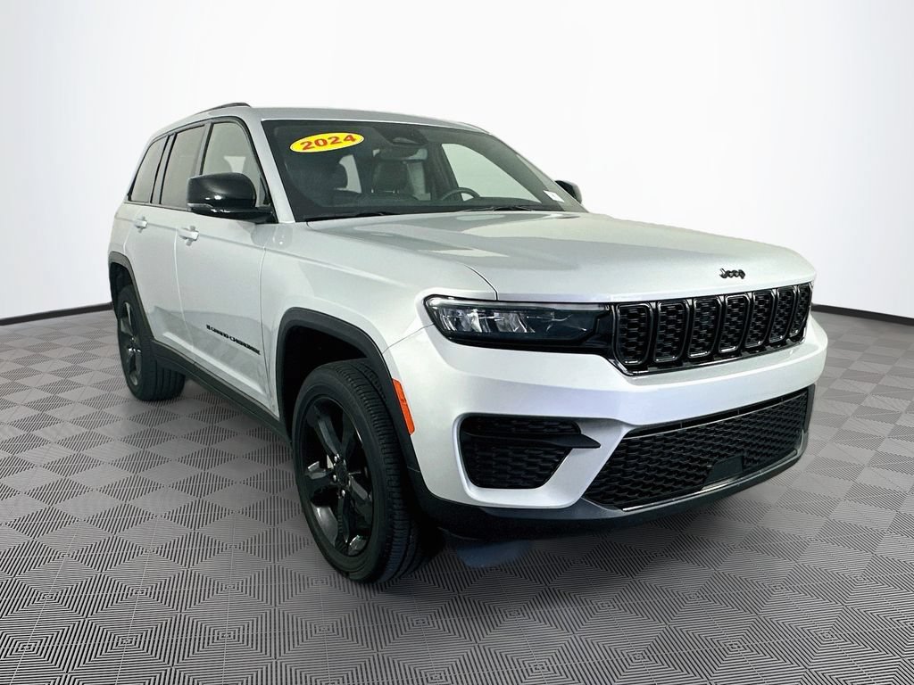 Certified 2024 Jeep Grand Cherokee Altitude AWD/4WD image 2