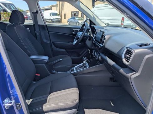Used 2025 Hyundai Venue SEL FWD image 36