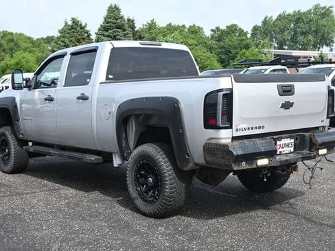 Used 2011 Chevrolet Silverado 2500 LT w/ Interior Plus Package AWD/4WD image 9