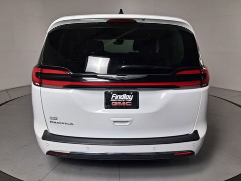Used 2024 Chrysler Pacifica Touring-L FWD image 5