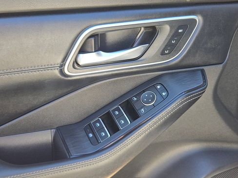 Certified 2025 Nissan Rogue Platinum AWD/4WD image 12