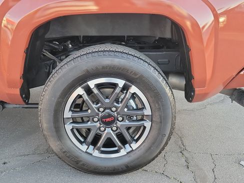 Used 2025 Toyota Tacoma TRD Sport AWD/4WD image 27