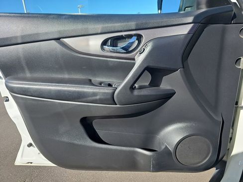 Used 2016 Nissan Rogue S image 31