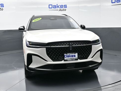 Used 2024 Lincoln Nautilus Reserve w/ Jet Appearance Package (87T) image 3