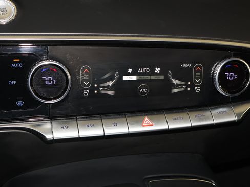 Used 2025 Genesis GV70 2.5T image 29