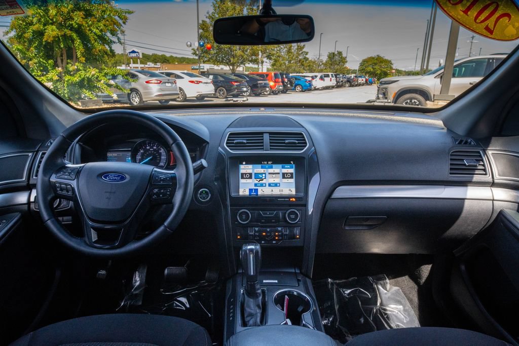 Used 2018 Ford Explorer XLT w/ Equipment Group 201A FWD image 19
