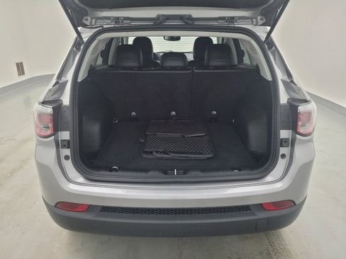 Used 2019 Jeep Compass Latitude w/ Cold Weather Group AWD/4WD image 29