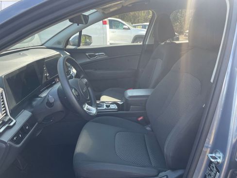 Used 2025 Kia Sportage LX image 24