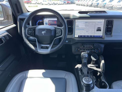 Used 2024 Ford Bronco Outer Banks image 11