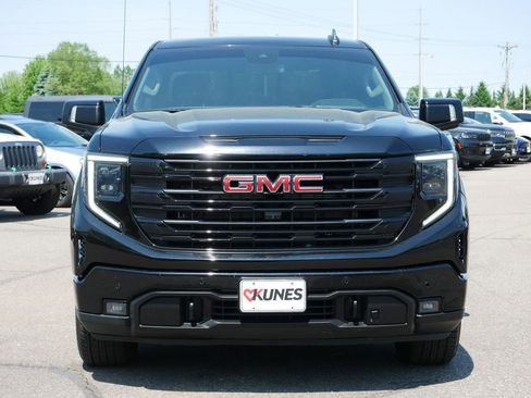 Used 2024 GMC Sierra 1500 Elevation w/ Elevation Premium Package AWD/4WD image 2