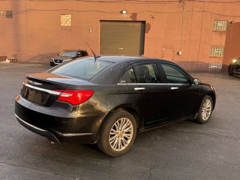Used 2011 Chrysler 200 Limited FWD image 7