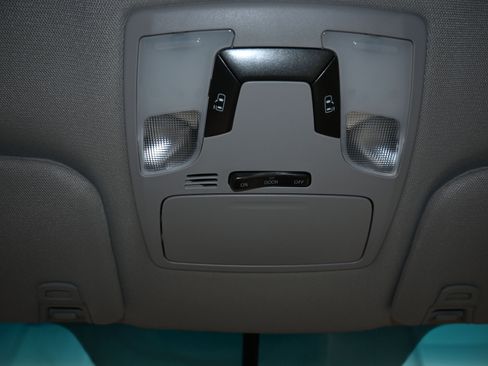 Used 2015 Toyota Sienna LE image 21