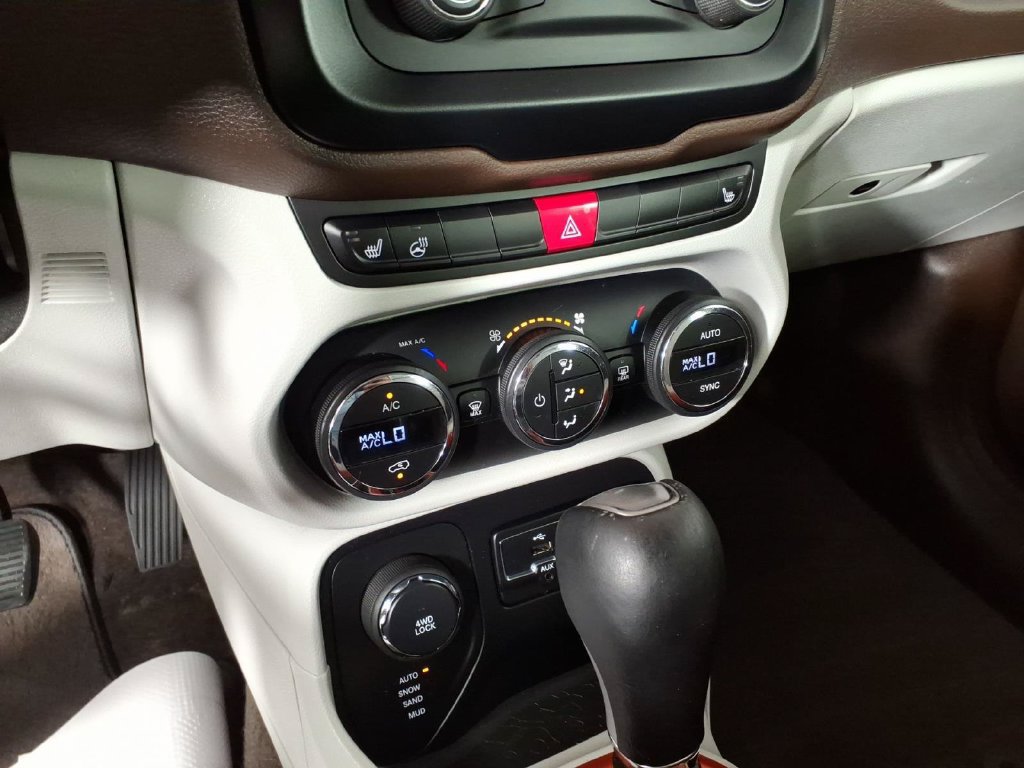 Used 2015 Jeep Renegade Limited AWD/4WD image 19