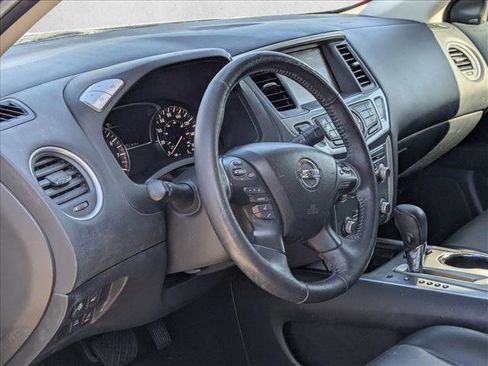 Used 2019 Nissan Pathfinder SL image 8