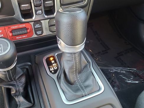 Used 2024 Jeep Gladiator Rubicon w/ Technology Group image 16