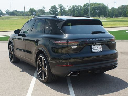 Used 2023 Porsche Cayenne AWD/4WD image 17