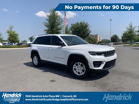 Certified 2023 Jeep Grand Cherokee Laredo w/ Luxury Tech Group I RWD image 1