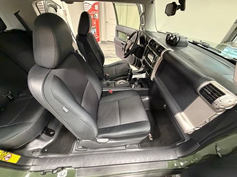Used 2012 Toyota FJ Cruiser 4WD w/ Upgrade Pkg image 43