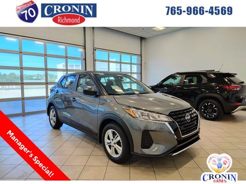 New 2025 Nissan Kicks Play S image 1