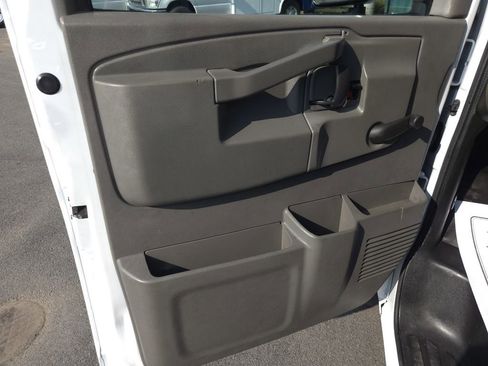 Used 2017 Chevrolet Express 3500 image 14