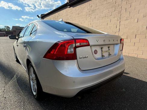 Used 2012 Volvo S60 T5 w/ Climate Pkg FWD image 4