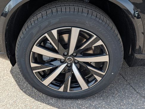 New 2026 Volvo XC90 B5 Core AWD/4WD image 4