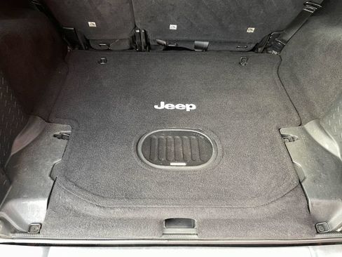 Used 2016 Jeep Wrangler Unlimited Rubicon AWD/4WD image 6