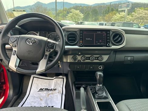 Used 2022 Toyota Tacoma SR5 AWD/4WD image 16