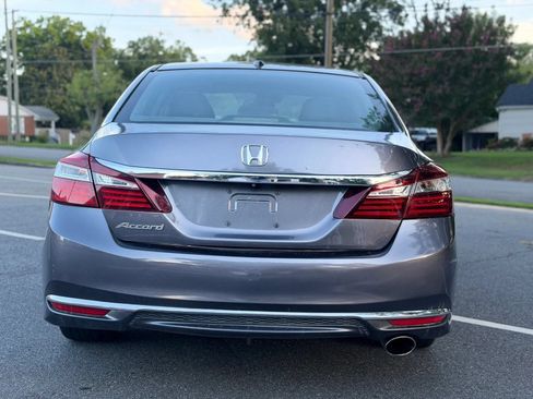 Used 2017 Honda Accord EX image 5