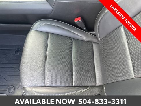 Used 2022 GMC Yukon XL Denali RWD image 32
