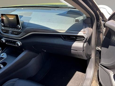 Used 2025 Nissan Altima 2.5 SV FWD image 24