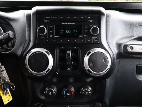 Used 2013 Jeep Wrangler Unlimited Sahara AWD/4WD image 34
