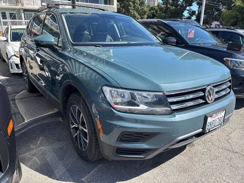 Used 2020 Volkswagen Tiguan SE w/ Panoramic Sunroof Package AWD/4WD image 2