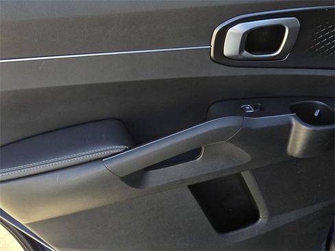 Certified 2025 Kia Sorento S w/ Panoramic Sunroof Package image 12